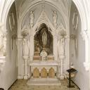 2 statues porte-luminaires dites Anges porte-luminaires de l'ensemble néo-gothique de la chapelle Notre-Dame-de-Lourdes