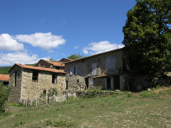 Les Clapières. Ferme B 436. Vue d'ensemble prise du sud-ouest.