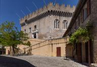 Château-fort, puis château, actuellement musée Château-musée Grimaldi