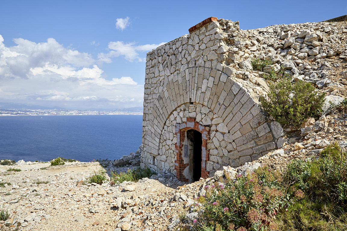 Façade de la traverse abri de gauche.