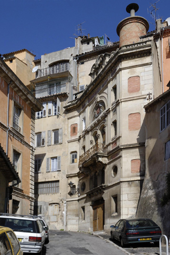 hôpital Saint-Jacques, puis parfumerie Hugues Aîné, actuellement entrepôt public