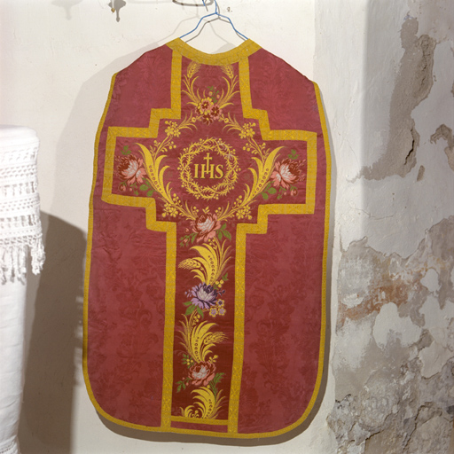 ensemble de vêtements liturgiques (N° 2) : chasuble, étole, manipule, voile de calice (ornement rouge)