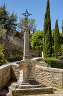 Croix monumentale ; piédestal