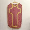ensemble de vêtements liturgiques : chasuble, voile de calice, manipule, bourse de corporal (ornement rouge)