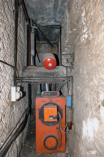 moulin à huile et à ressence, puis logement