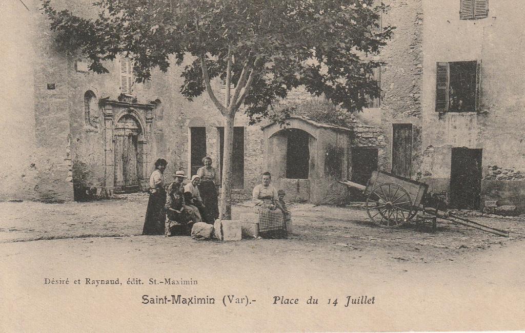 Saint-Maximin (Var). – Place du 14 Juillet, [Portail de la chapelle des pénitents blancs.], [premier quart du 20e siècle.]