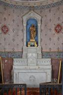 Ensemble de l'autel secondaire de saint Joseph (?) : degré d'autel, autel, tabernacle, deux gradins d'autel, niche