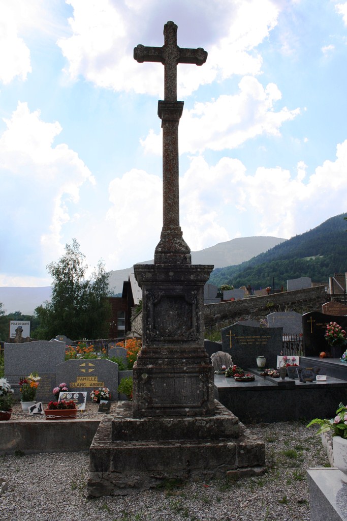 Croix de cimetière, vue générale.