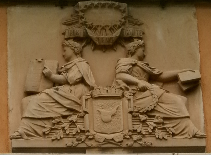 bas-relief : allégories de l'Education