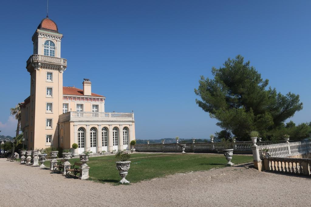 La villa Saint-Georges prise depuis l'ouest.