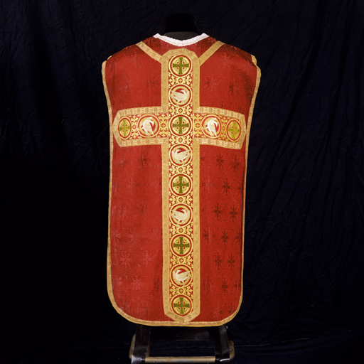 ensemble de vêtements liturgiques (N° 1) : chasuble, étole, manipule, bourse de corporal, voile de calice (ornement rouge)