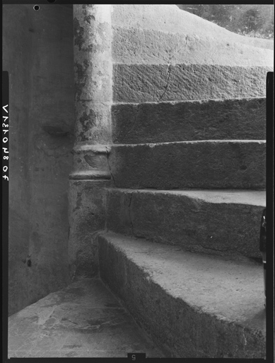 Escalier, premier palier, bagues au changement de diamètre du noyau.