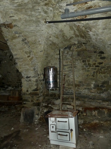 Premier étage de soubassement, remise. Vue de volume prise du nord-est.