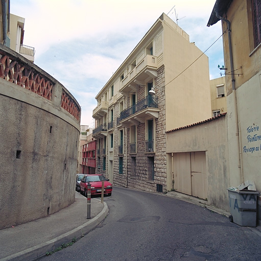 ensemble de 2 immeubles et un garage