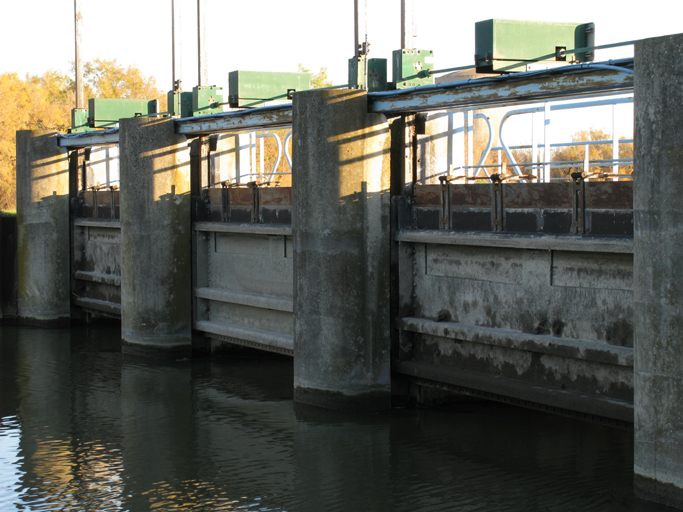 barrage de garde mobile, pont de chemin