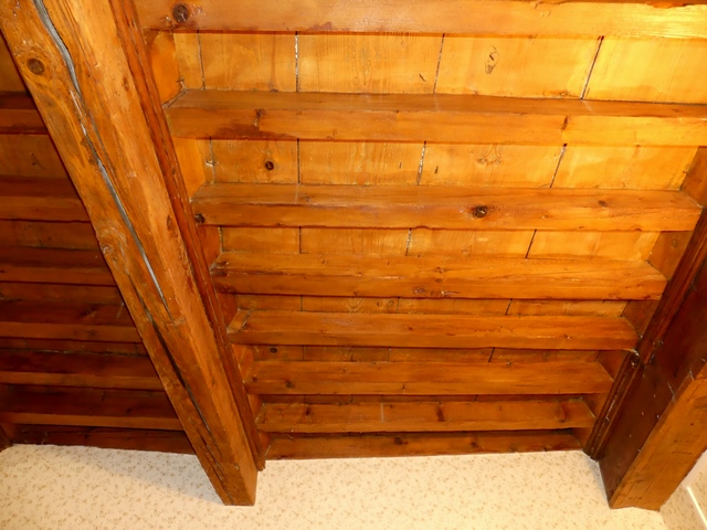 Partie nord. Premier étage, dressing de la chambre nord. Couvrement avec plafond à la française.