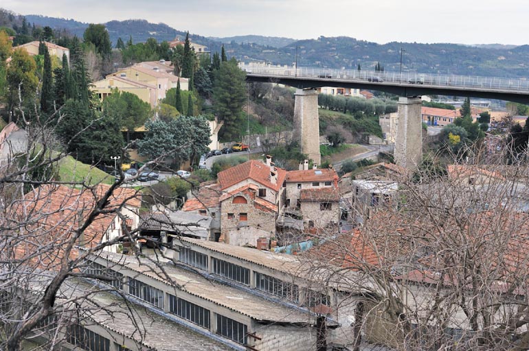 moulin à farine, à huile et à ressence, actuellement restaurant et logement