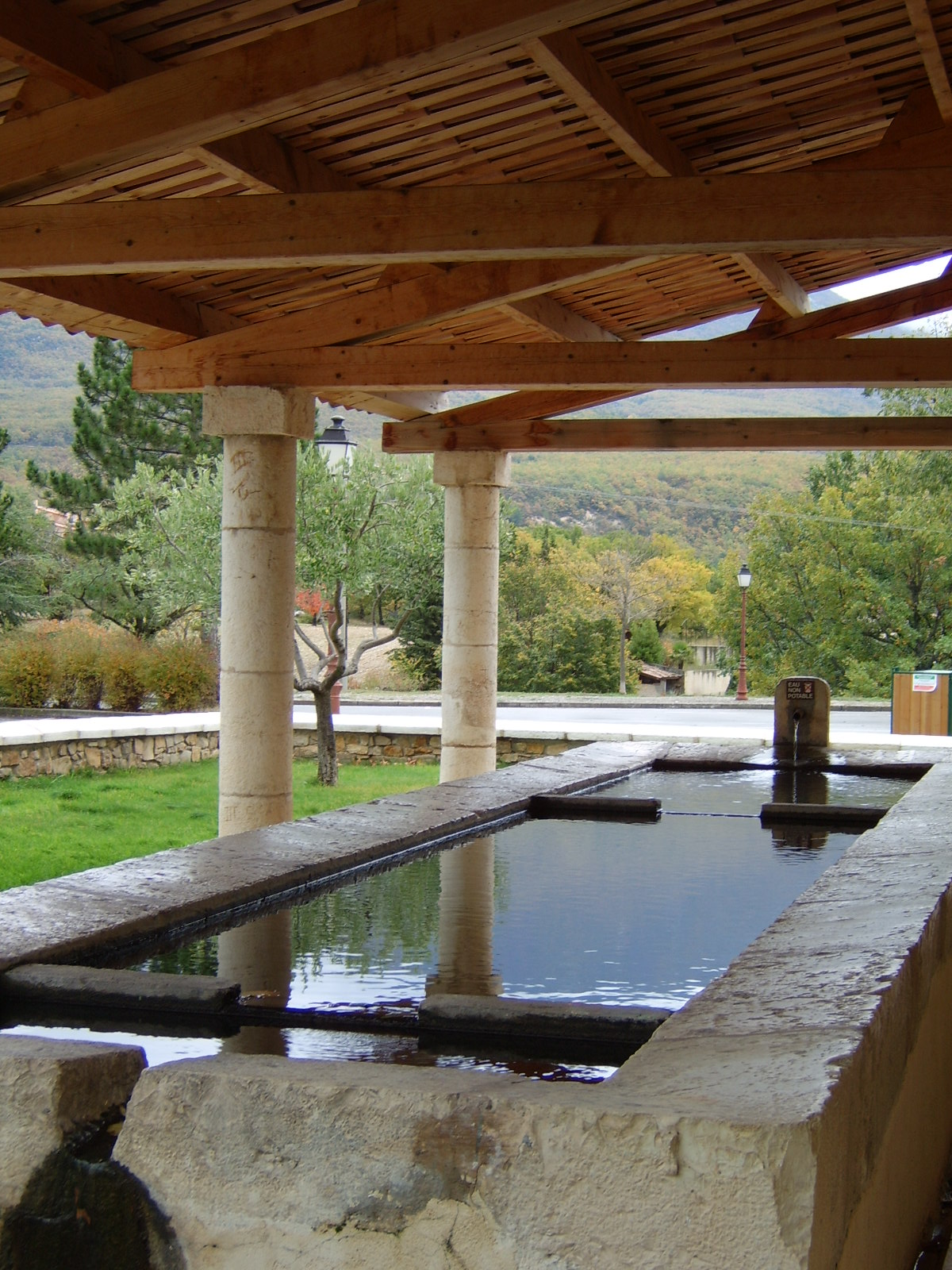 Fontaine et lavoir de la place Parriou