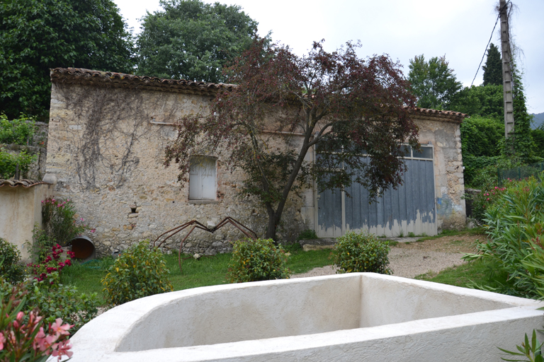 Moulin à huile, scierie à bois puis moulin à huile et ressence, actuellement logement