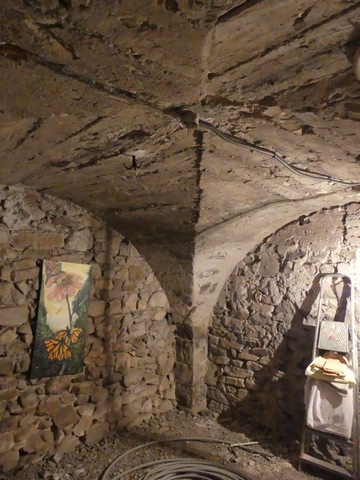 Bâtiment du logis, partie ouest. Etage de soubassement, resserre. Vue de volume prise du sud-ouest.