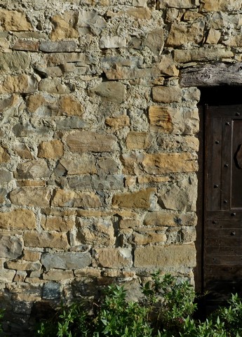 Maçonnerie en moellons de grès et de calcaire, ferme au quartier du Béal Noir.