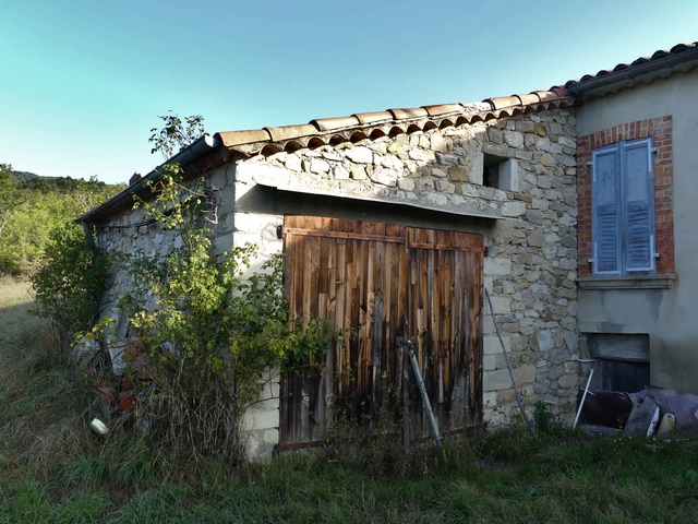 Dépendance ouest. Vue d'ensemble prise du sud-ouest.