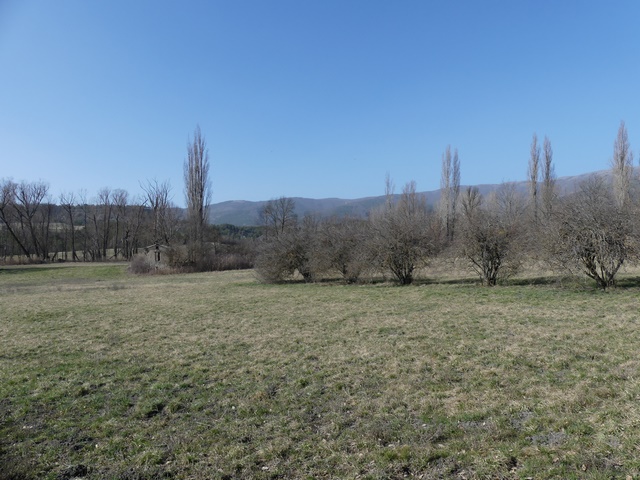 Vue de situation prise de l'est.