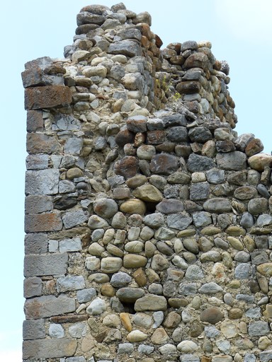 Château. Elévation ouest, chaîne d'angle nord. Partie haute.