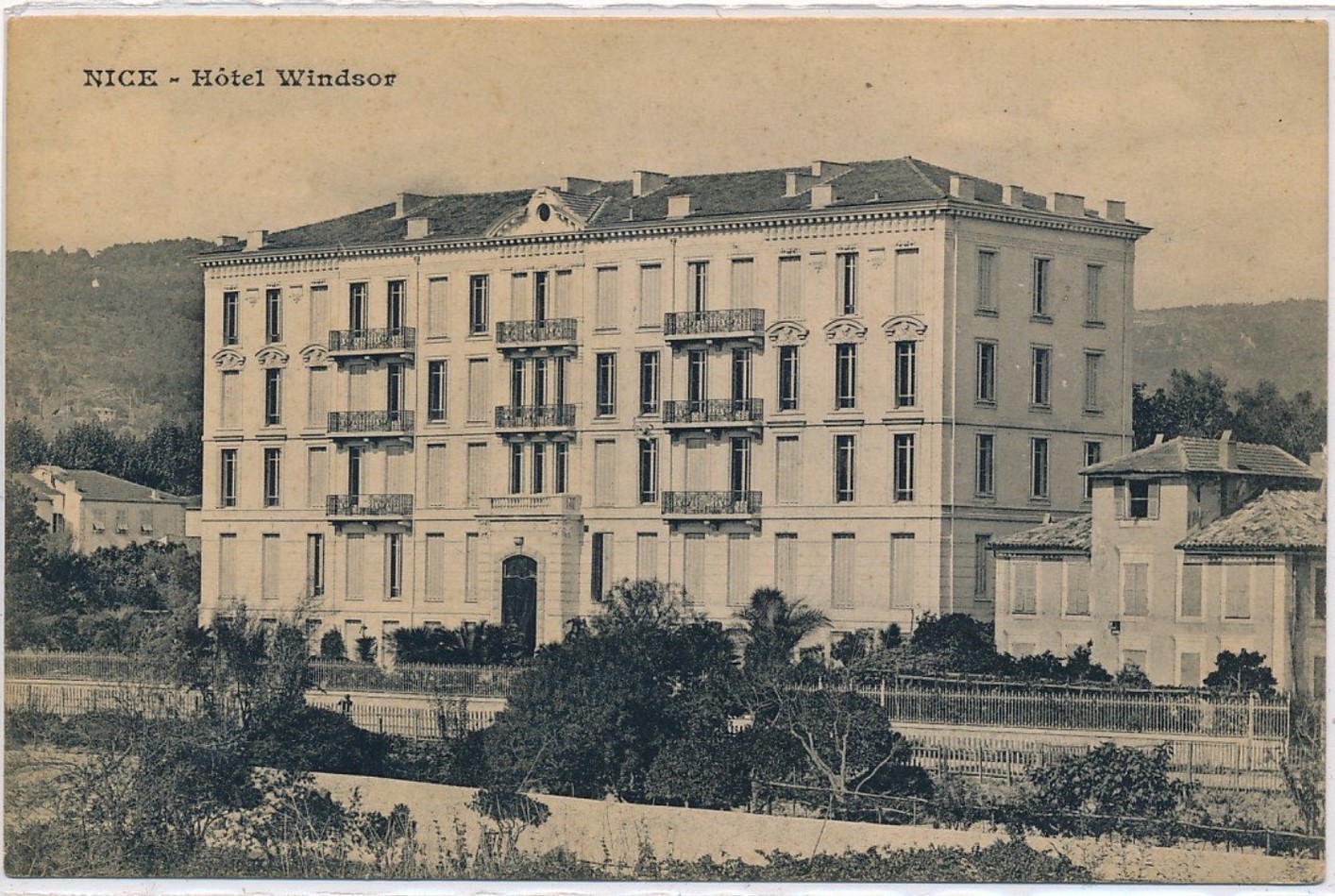 hôtel de voyageurs dit Hôtel Windsor, actuellement immeuble Palais Windsor