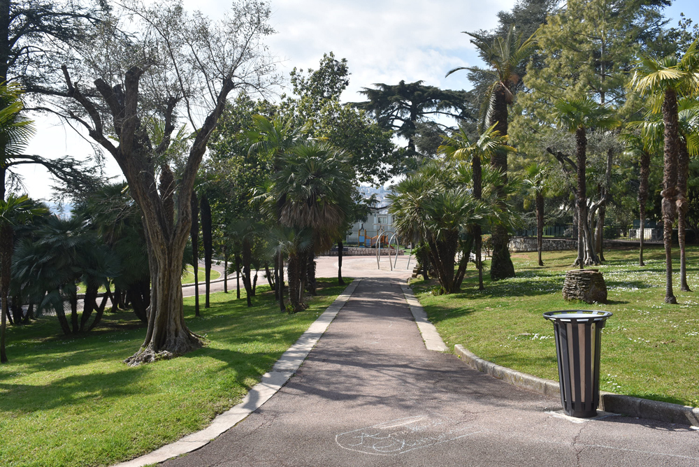 jardin d'agrément de la Villa Il Paradiso, ancienne villa Sicard, aujourd'hui établissement administratif communal