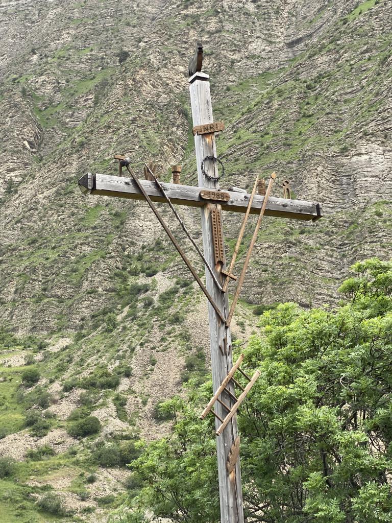 Croix de la Passion à Crévoux.