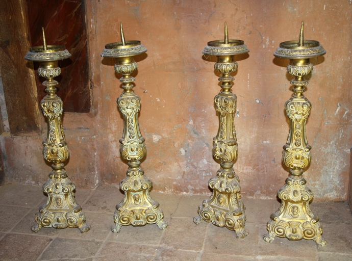 ensemble de 4 chandeliers d'autel à broche
