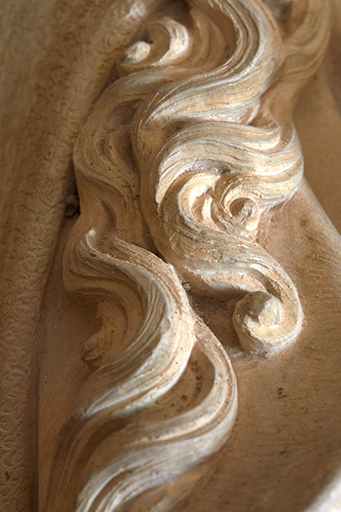 Détail des cheveux de la Vierge.