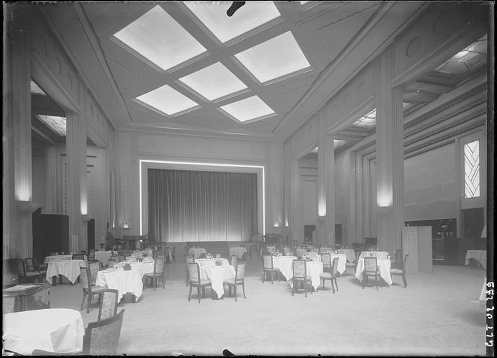 casino dit Palais de la Méditerranée, actuellement casino et hôtel de voyageurs dits Palais de la Méditerranée