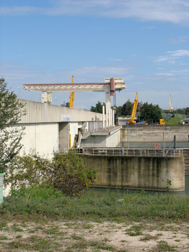 pont routier de l'usine-écluse de Caderousse