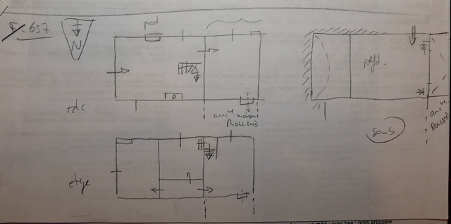 Plans schématiques du bâtiment. En haut : rez-de-chaussée surélevé et étage de soubassement. En bas : étage.