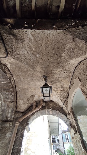 Passage couvert, travée orientale. Voûte d'arêtes.