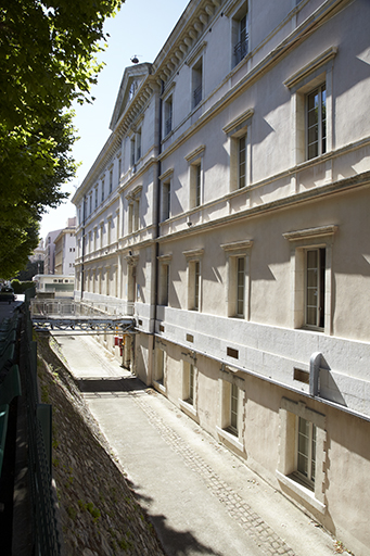 Corps de caserne, façade d'entrée nord.
