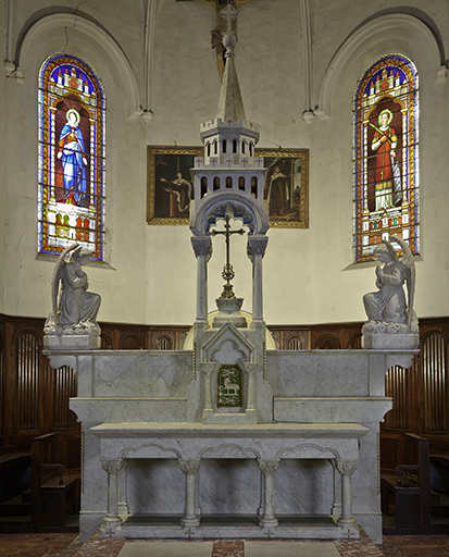 Ensemble du maître-autel : degré d'autel, autel, tabernacle, gradin d'autel, exposition, paire d'anges adorateurs
