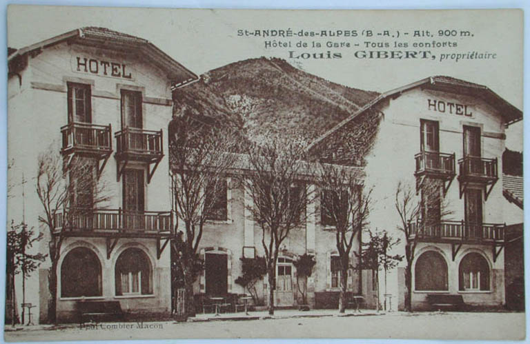 [Carte postale] Vue de l'Hôtel de la Gare depuis le sud-est entre 1922 et 1927.