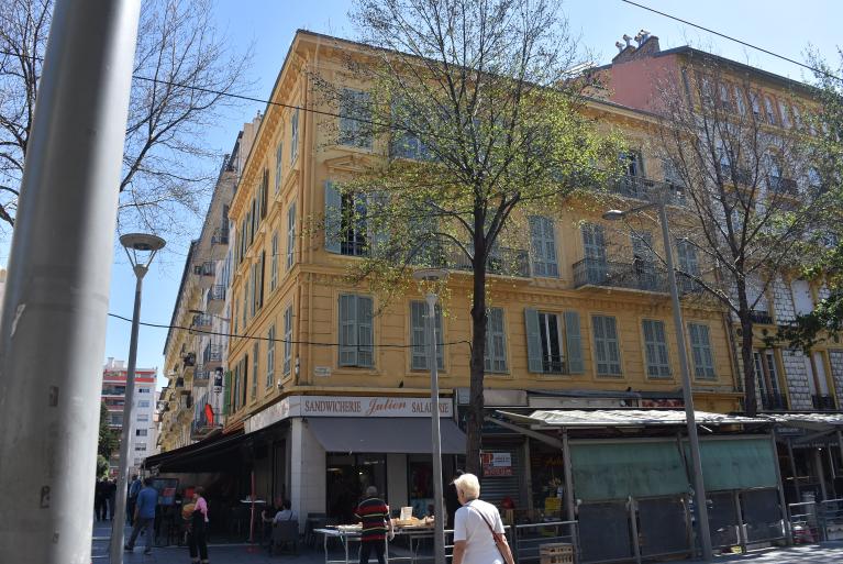 immeuble devenu hôtel de voyageurs sous le nom d'Hôtel Malausséna puis d'Hôtel du sud et des deux gares, redevenu immeuble