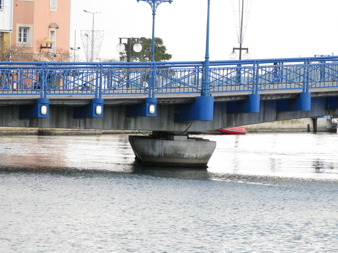 pont routier (ouest) dit pont de Baussengue ou de Ferrières, dit aussi pont bleu