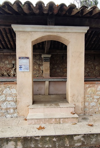 Elévation est, entrée du lavoir.