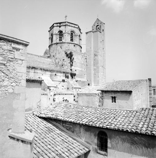 Clochers, vue de volume prise du sud-ouest.