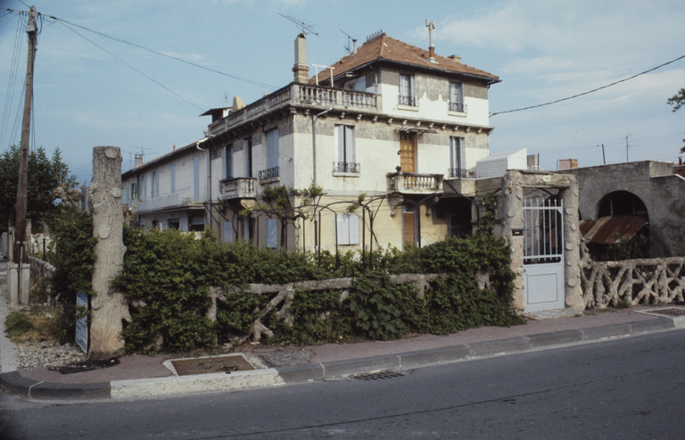 maison et établissement administratif d'entreprise