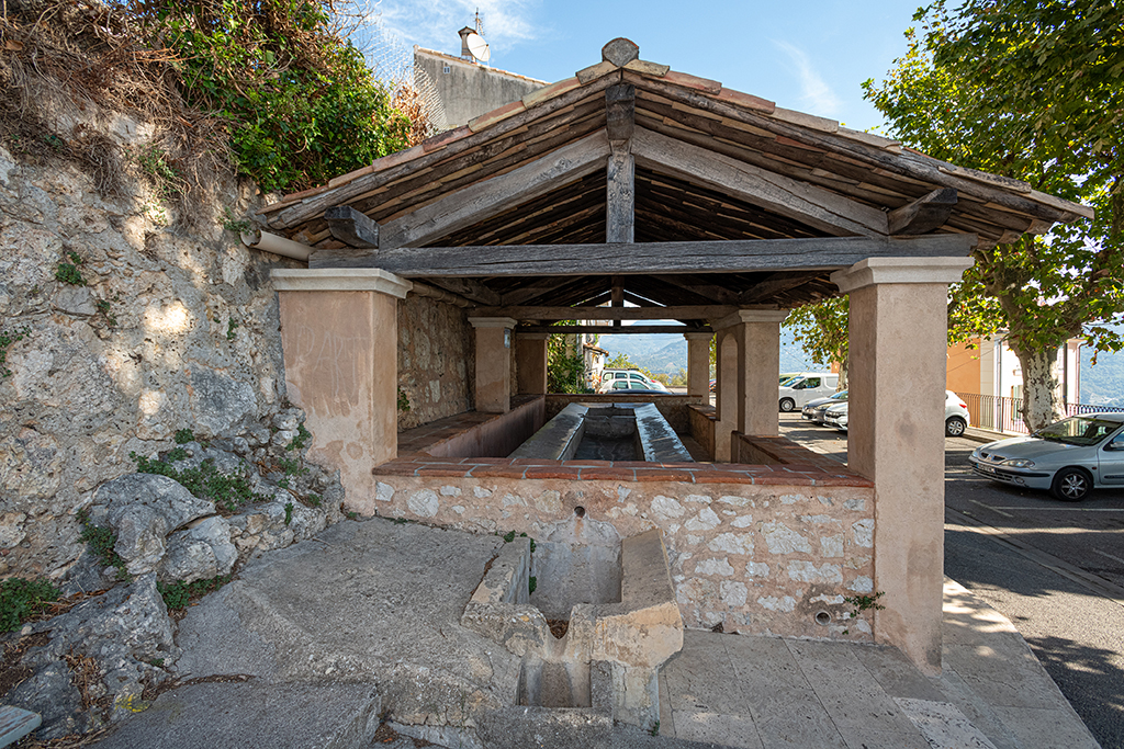 Lavoir du Puy (2024 B 341). Vue d'ensemble prise du sud.