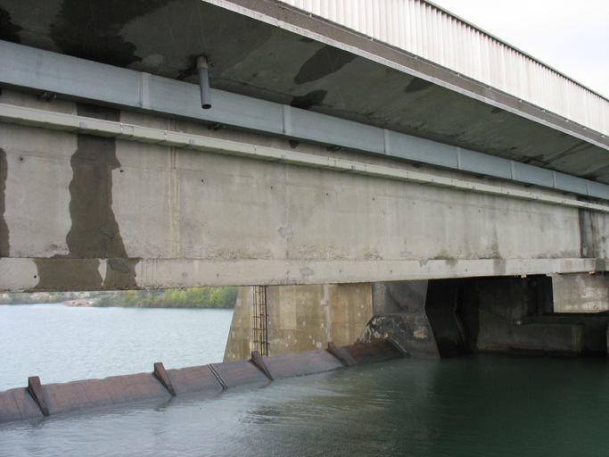 barrage mobile de Caderousse, pont routier