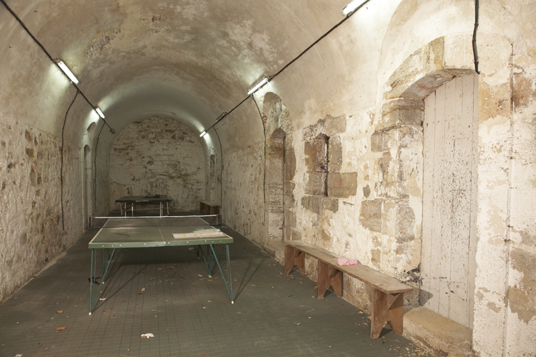 Casemate centrale, ancienne galerie de comunication de la cour à la batterie inférieure.