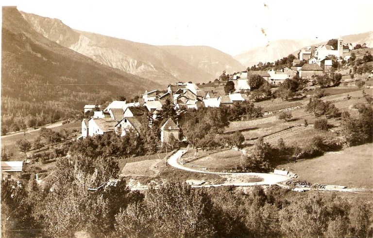 [Vue du village de Villars-Colmars depuis le quartier de Cote-Meunière].