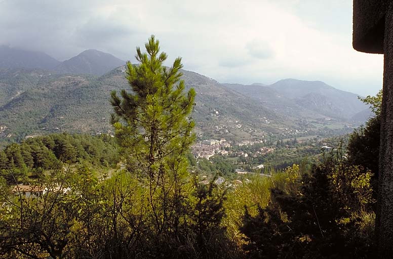 Sospel, casemate du Campaost. Vue sur la trouée de la Bevera prise de la casemate.